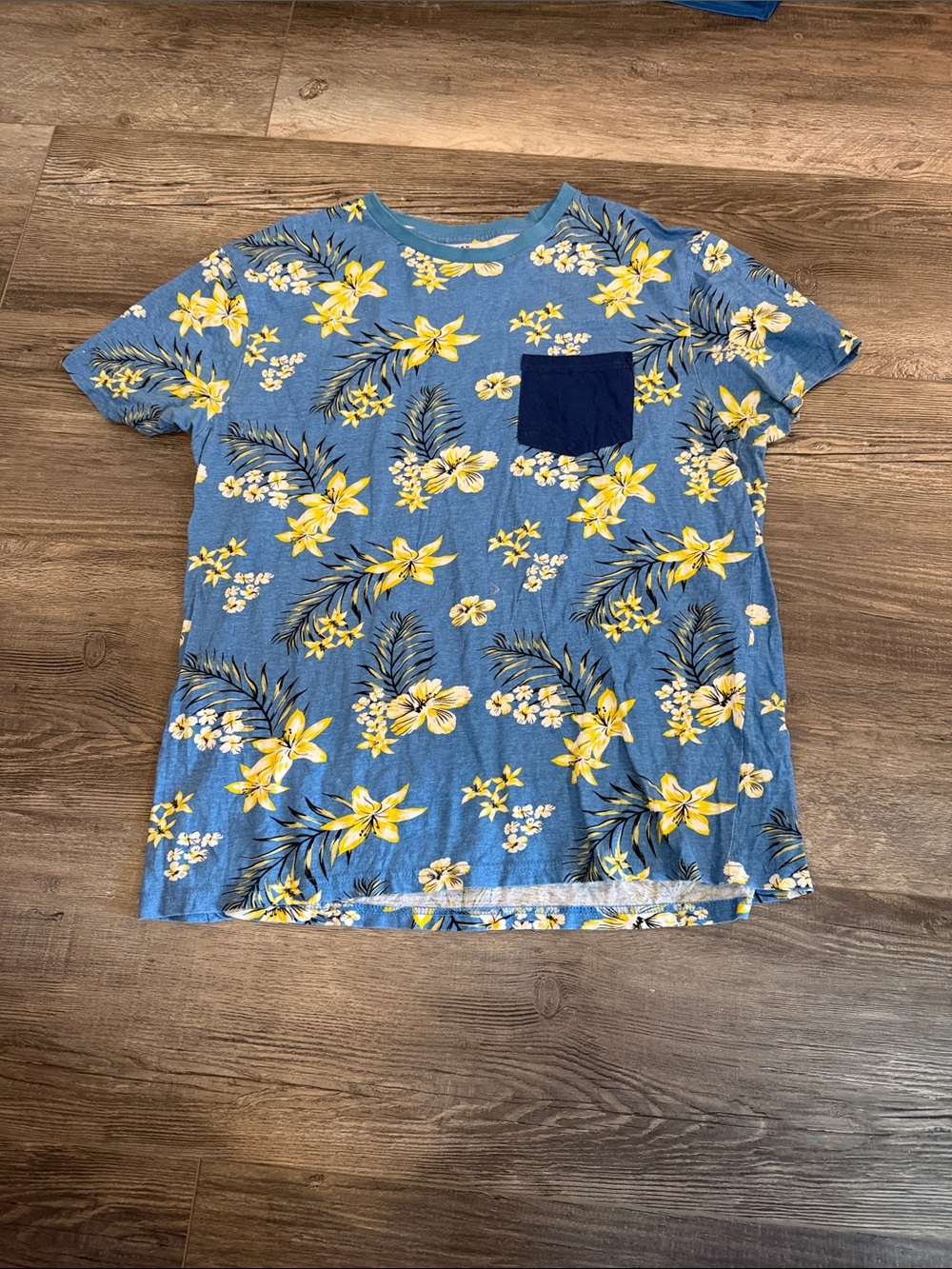 Urban Heritage Blue Floral Short Sleeve Tee with Navy Chest Pocket